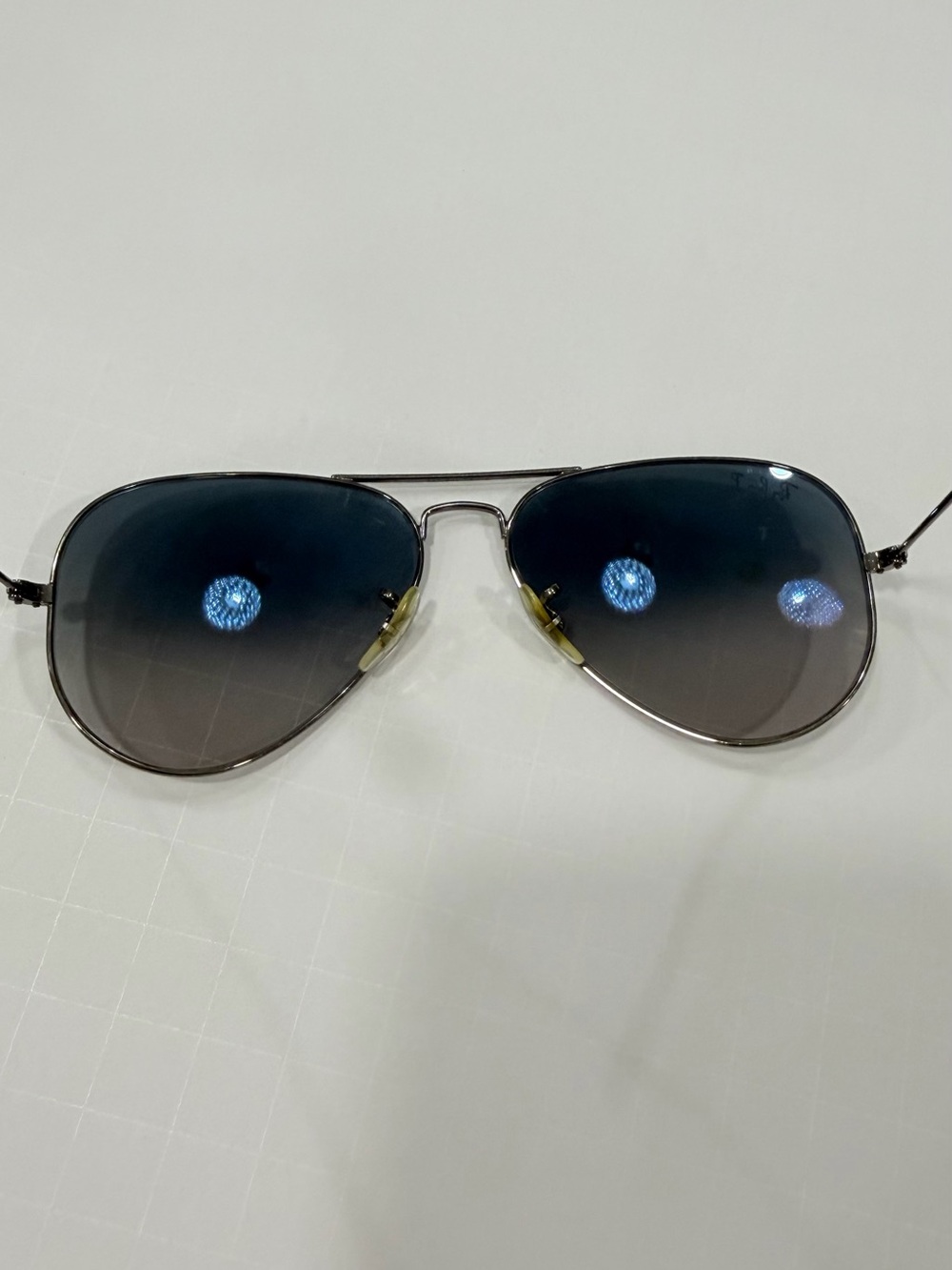 Ray-Ban Aviator Classic Men's Sunglasses - Gradient Gray Lenses - Picture 4 of 9